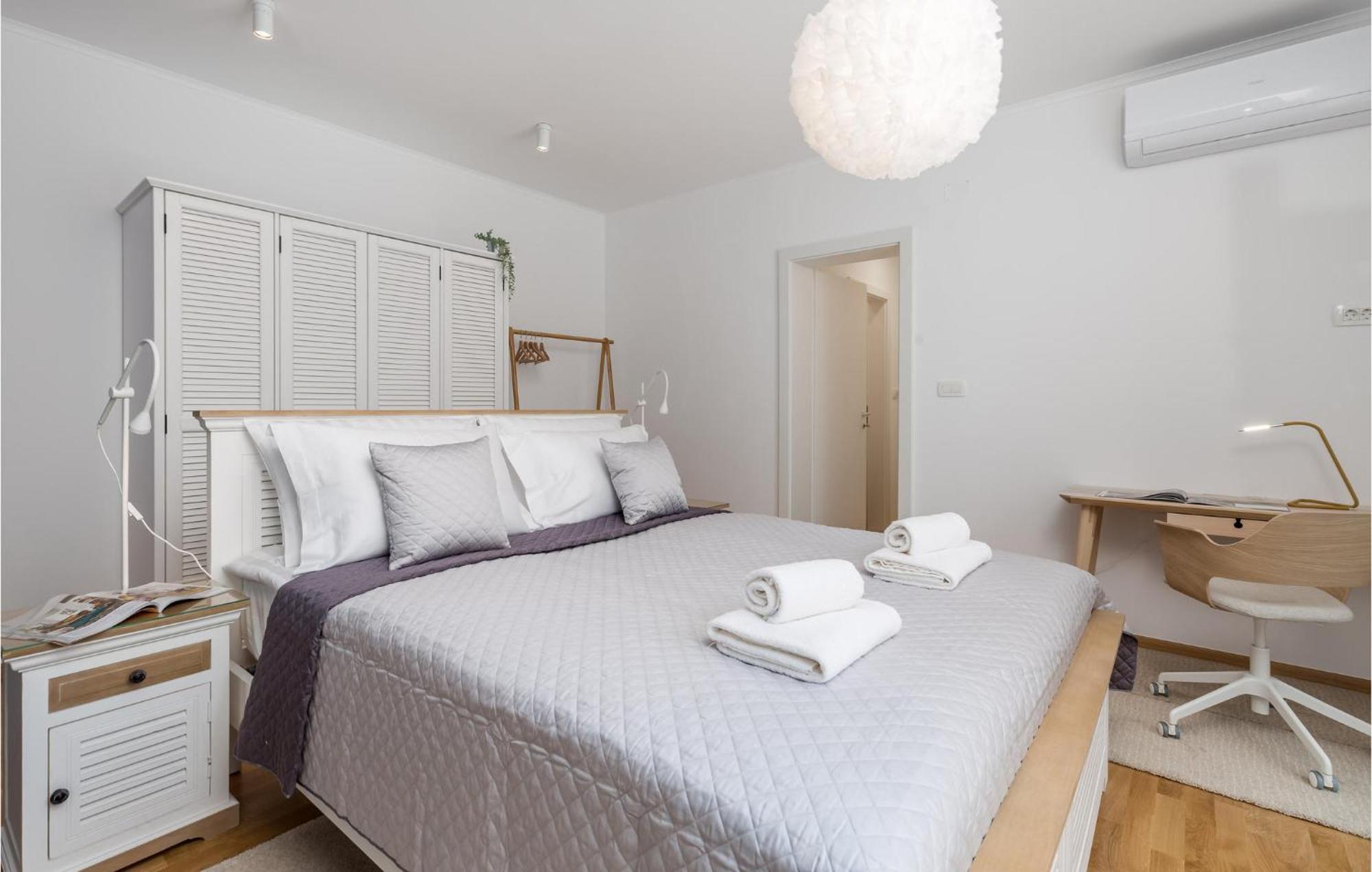Amazing Apartment In Mali Losinj With Wifi Экстерьер фото